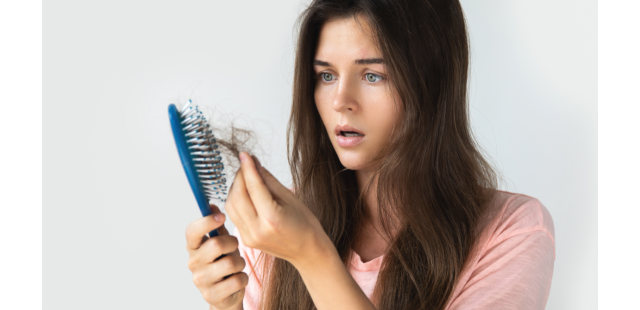 Caduta dei capelli in primavera: cause e rimedi