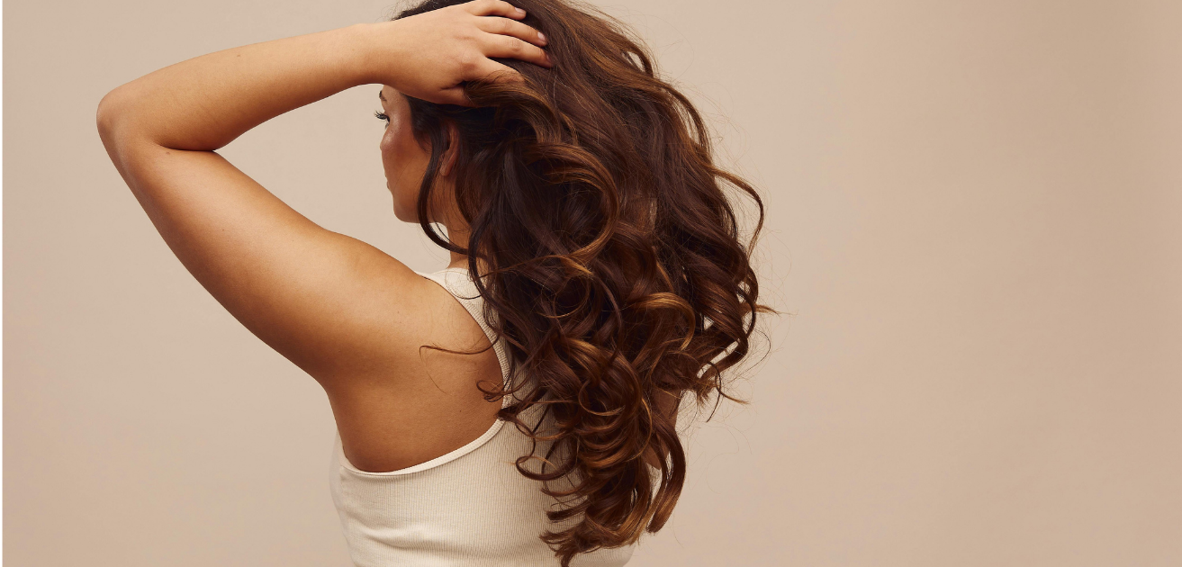 Perché iniziare a prendere l'integratore anticaduta capelli già a fine estate