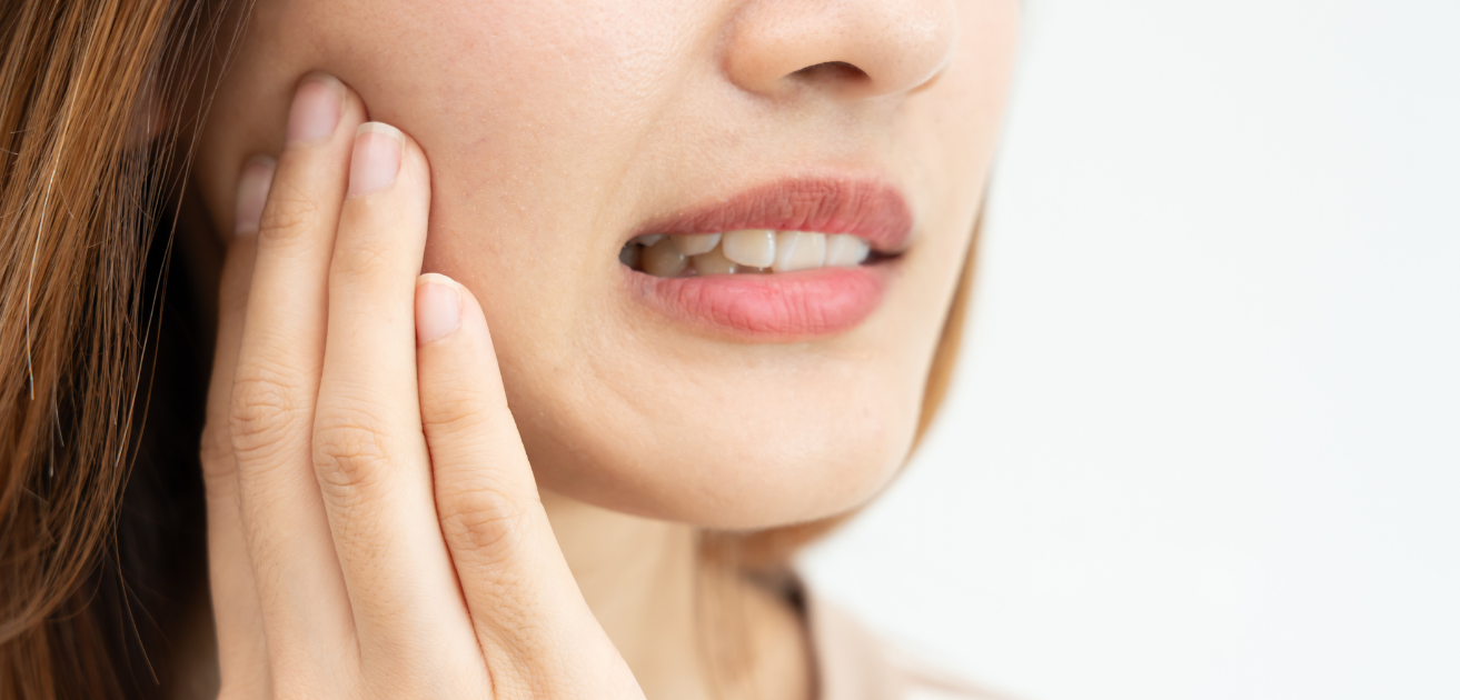 Sensibilità dentale al caldo e al freddo: cosa fare?