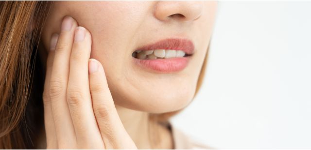 Sensibilità dentale al caldo e al freddo: cosa fare?